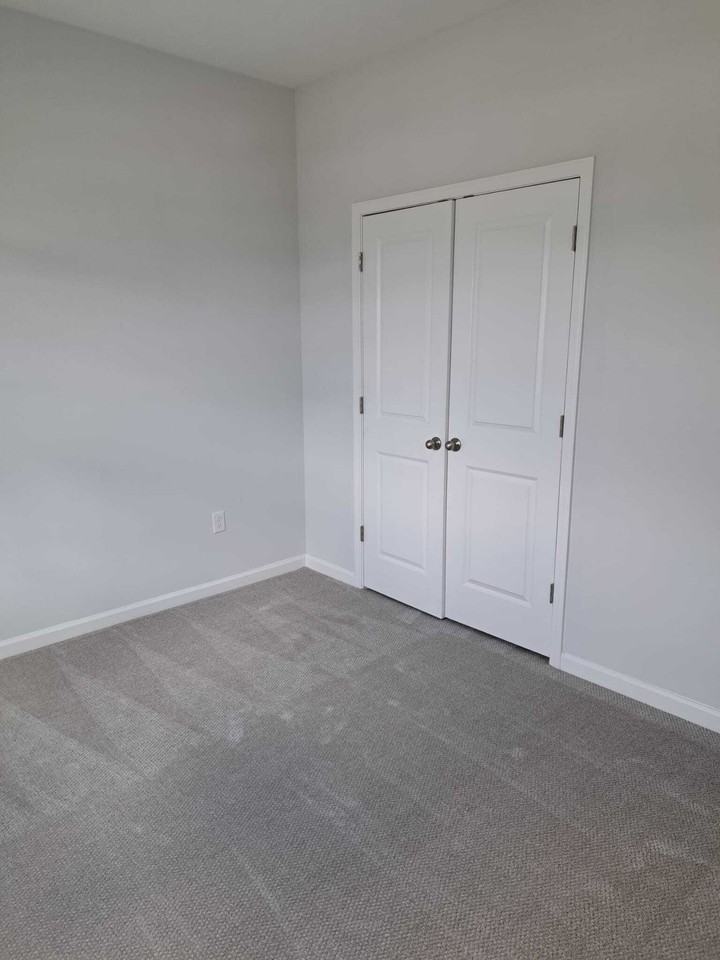 318 Brandon Lakes Dr #1 - Photo 3 of 19