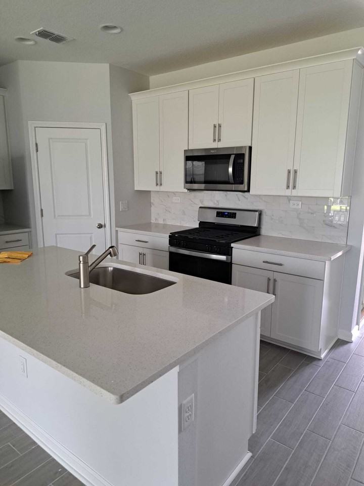 318 Brandon Lakes Dr #1 - Photo 5 of 19