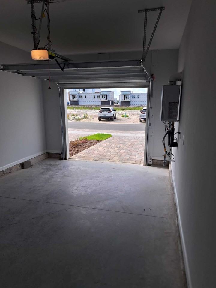 318 Brandon Lakes Dr #1 - Photo 7 of 19