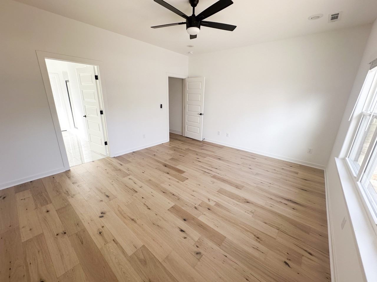 1751 W Holly St - Photo 4 of 19