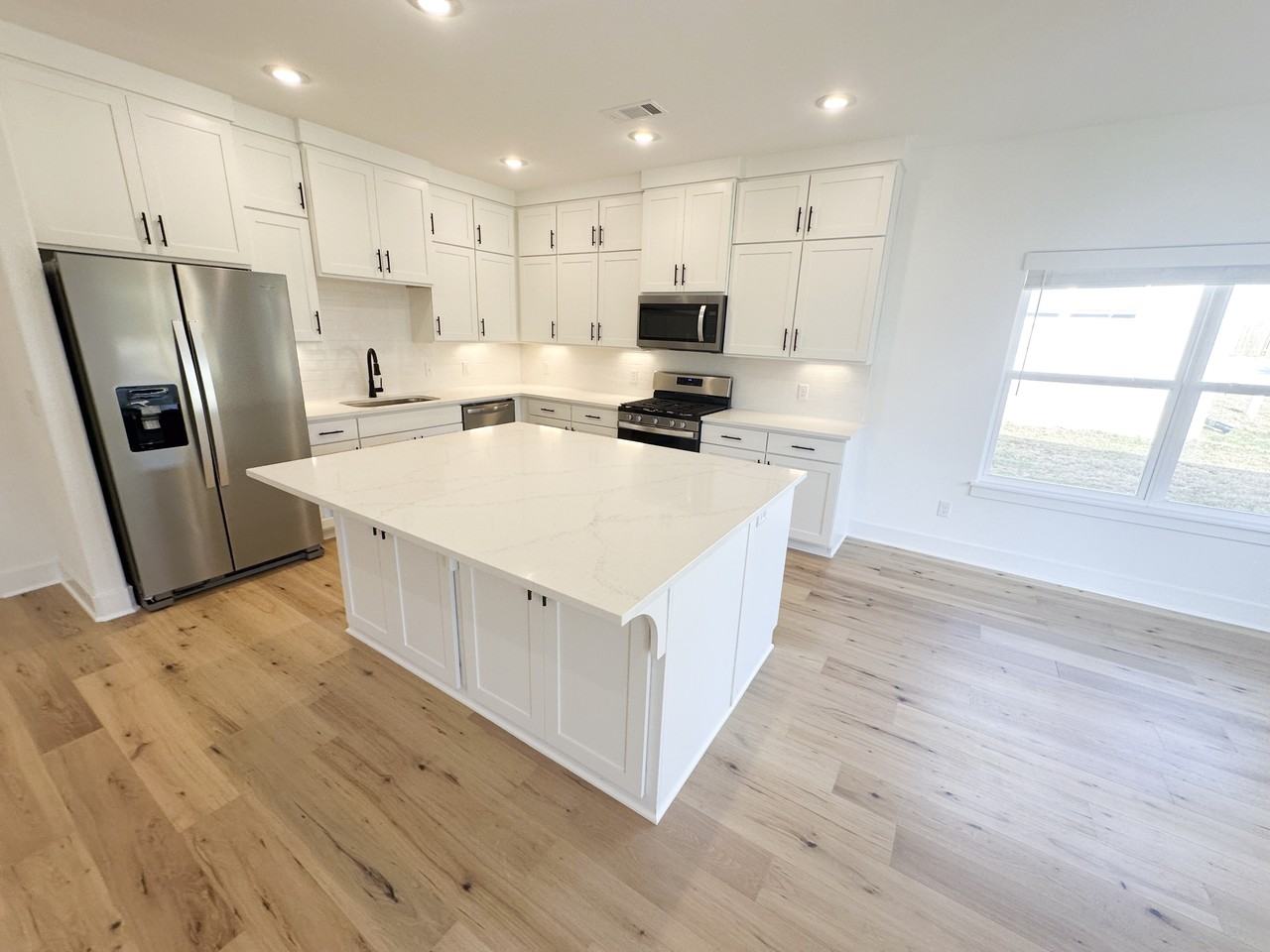 1751 W Holly St - Photo 7 of 19