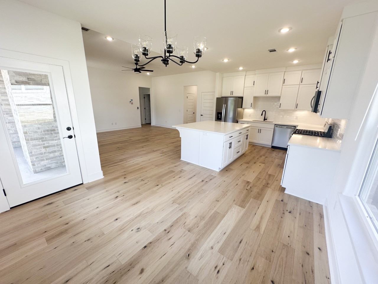 1751 W Holly St - Photo 4 of 19