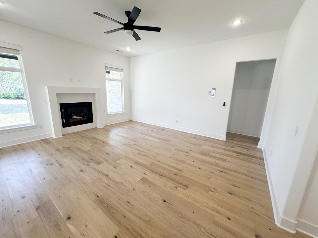 1751 W Holly St - Photo 5 of 19