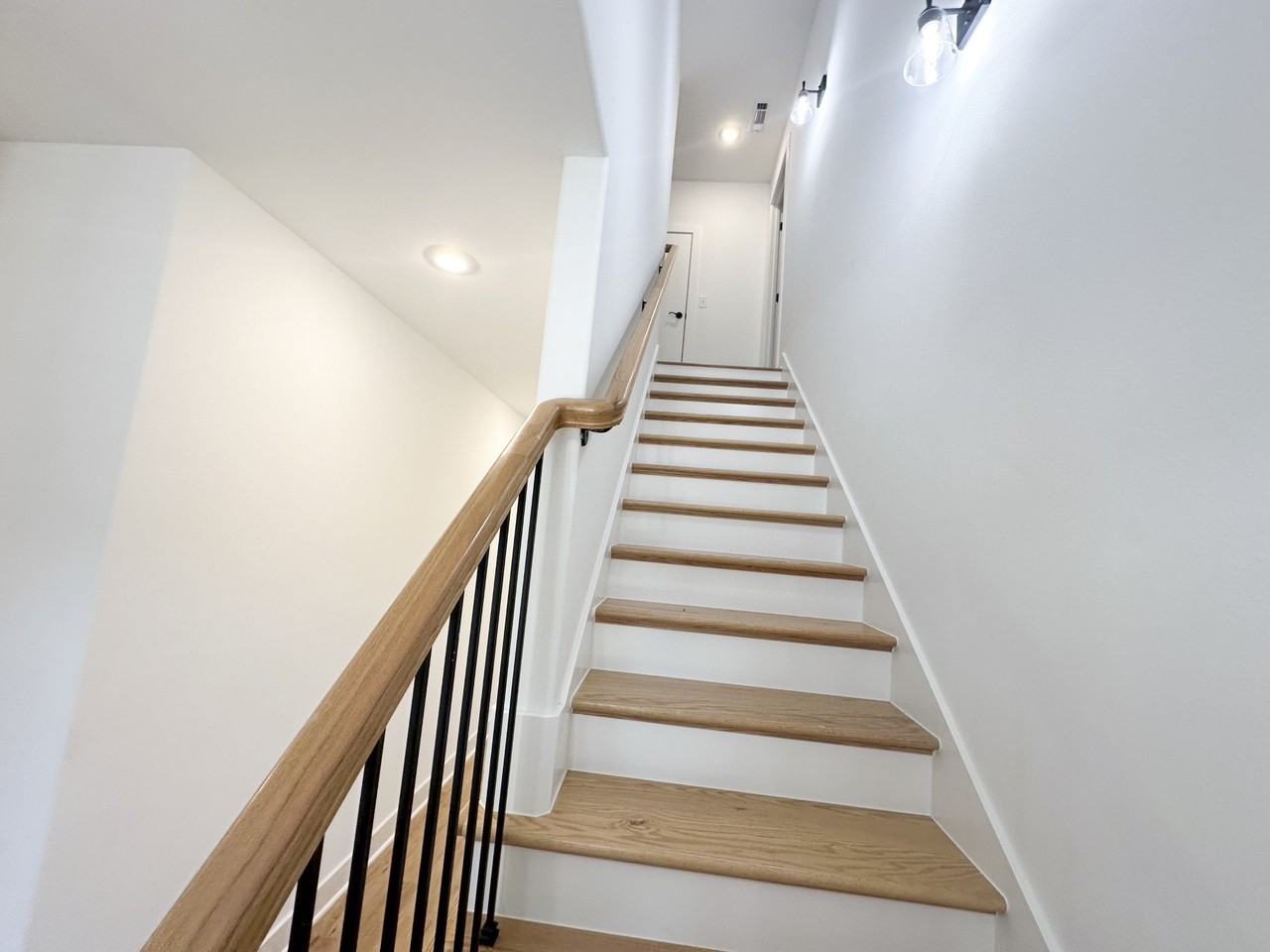 1751 W Holly St - Photo 3 of 19