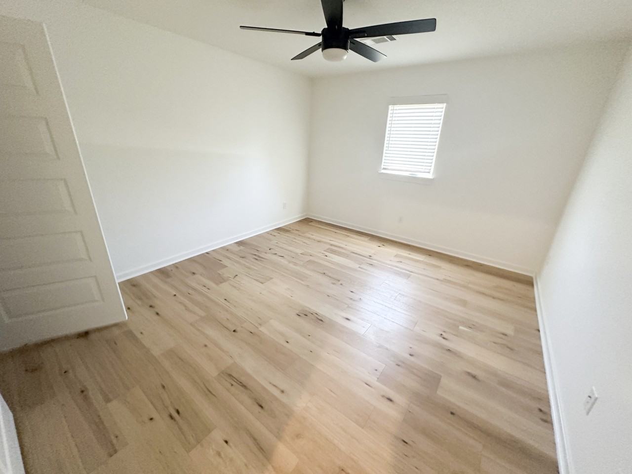 1751 W Holly St - Photo 3 of 19