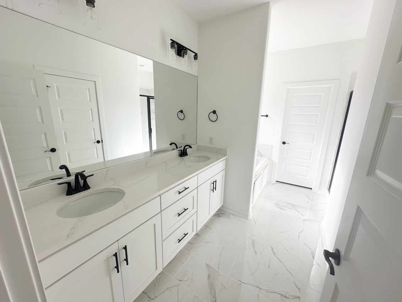 1751 W Holly St - Photo 2 of 19