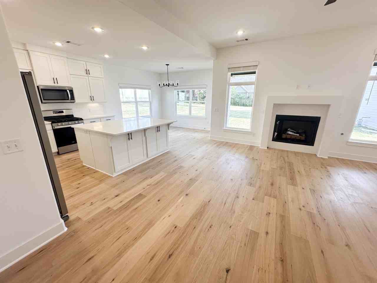 1751 W Holly St - Photo 4 of 19