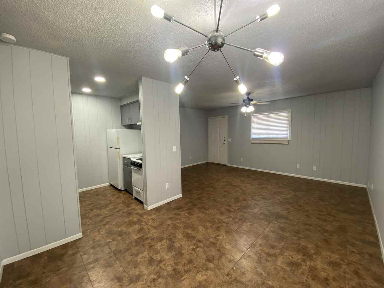 222 S Westgate Dr - Photo 2 of 10