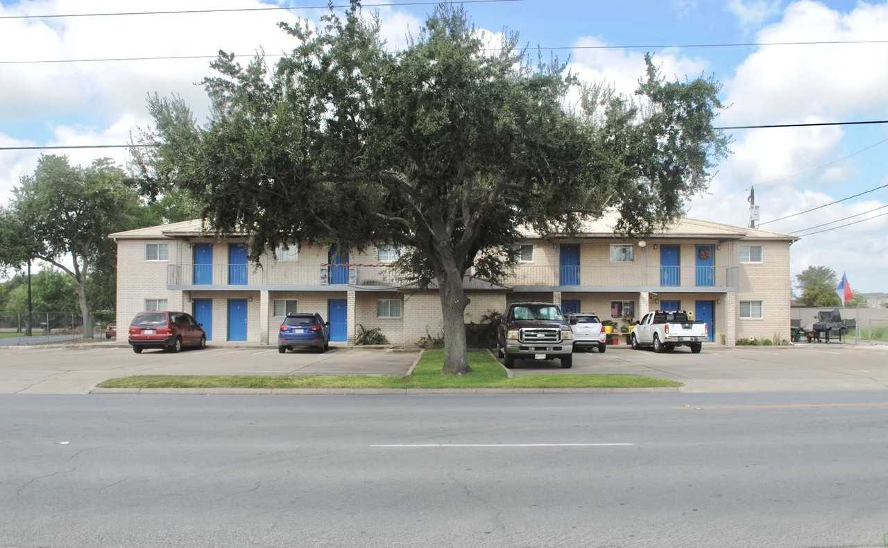 222 S Westgate Dr - Photo 4 of 10