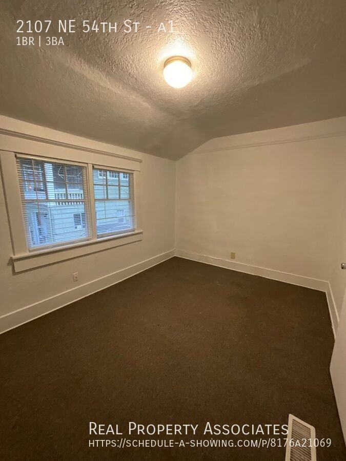 2107 Ne 54th St #A1 - Photo 3 of 8