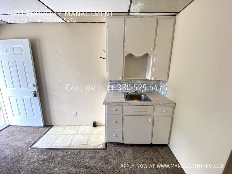 1214 Woodward Pl Nw #2 - Photo 4 of 6