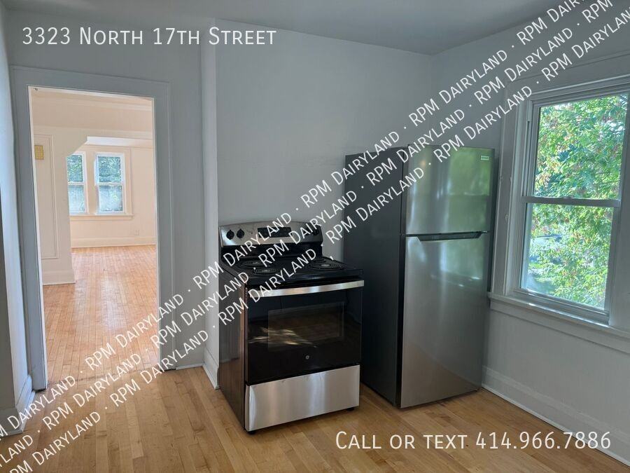 3323 N 17th St - Photo 3 of 9