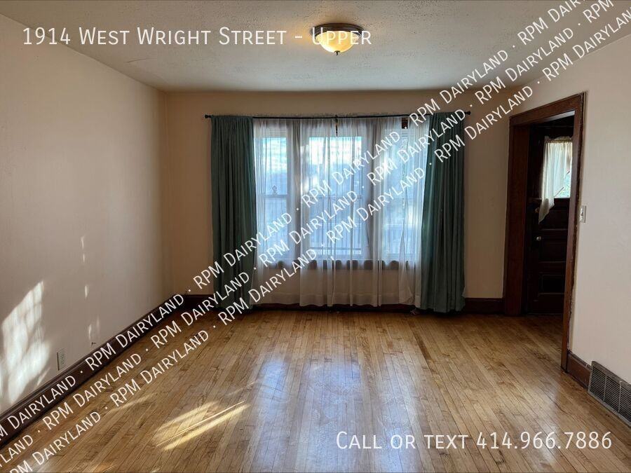 1914 W Wright St - Photo 2 of 7