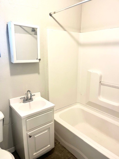 E 17th St #2210 - Photo 4 of 6