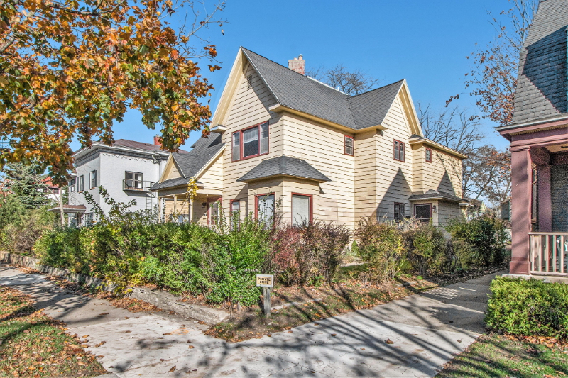 146 College Ave Ne #C - Photo 2 of 14