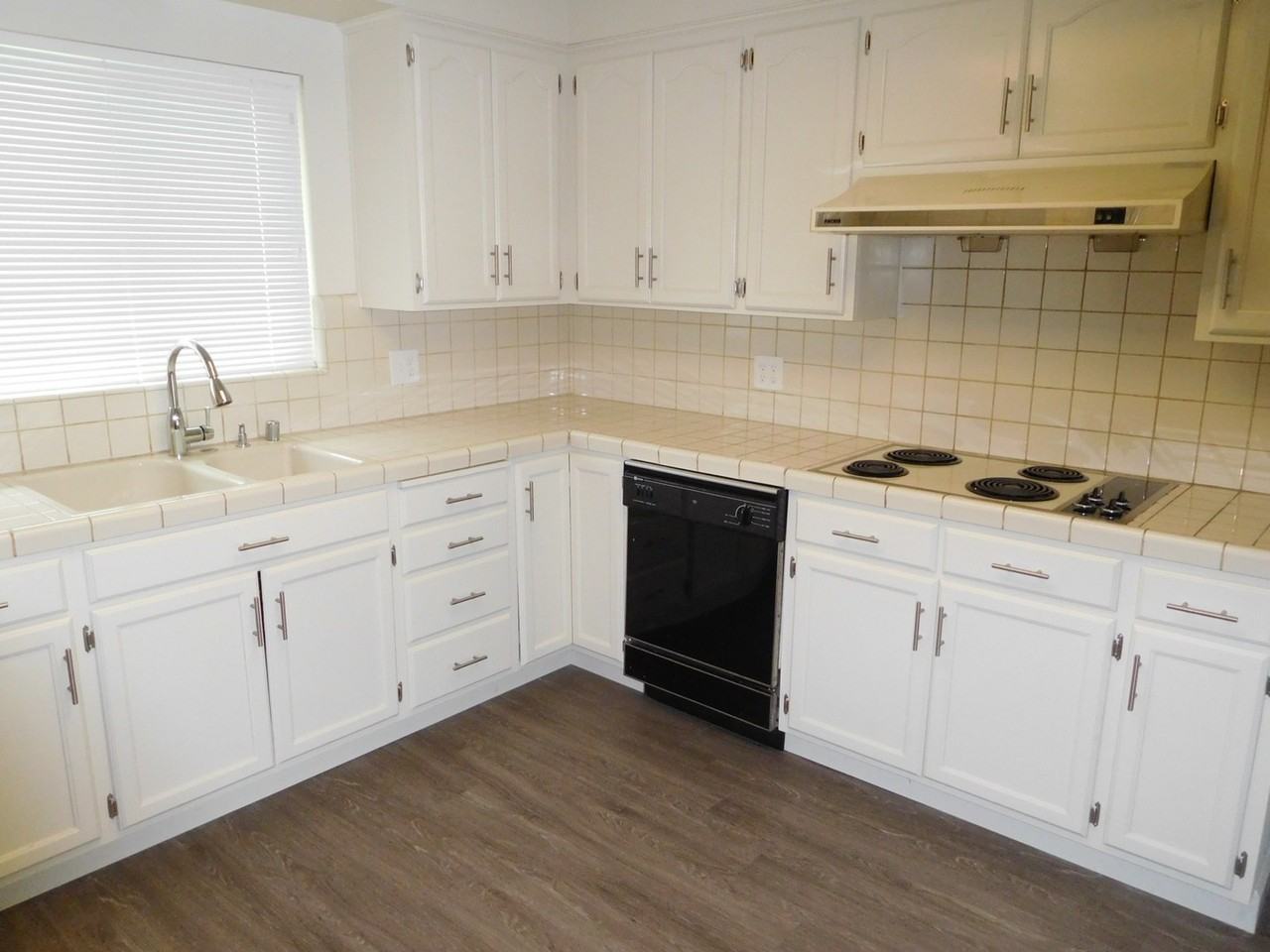 1116 La Jolla Way - Photo 3 of 13