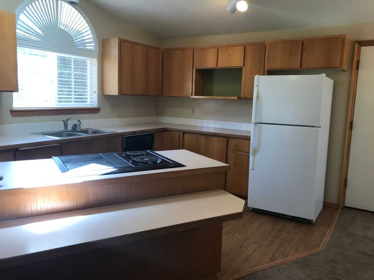 1728 Ne Mark Ct - Photo 2 of 15