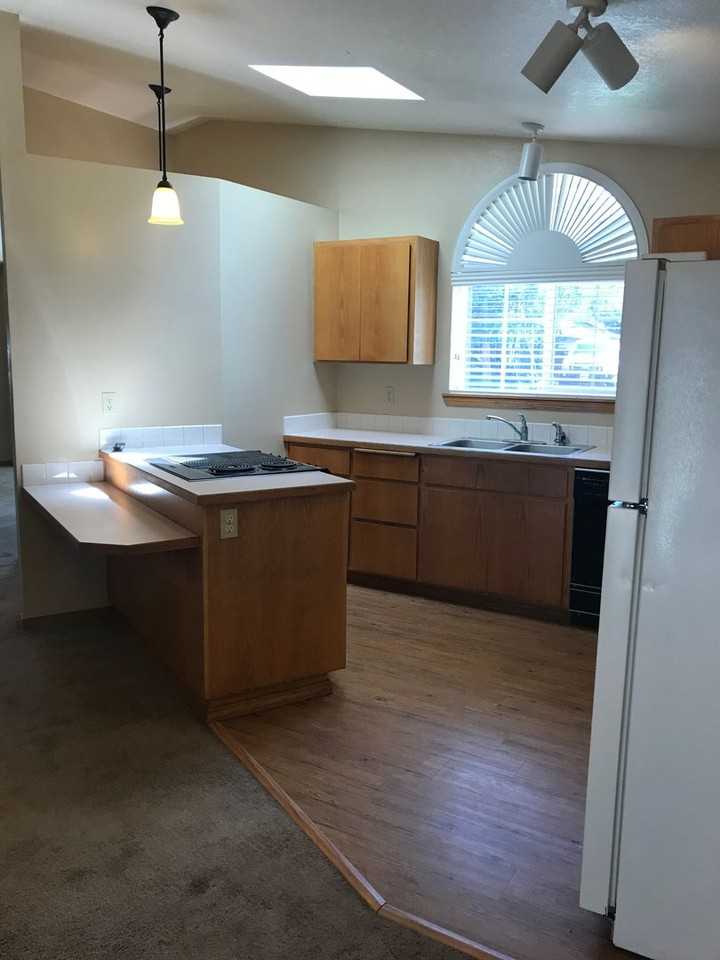 1728 Ne Mark Ct - Photo 3 of 15