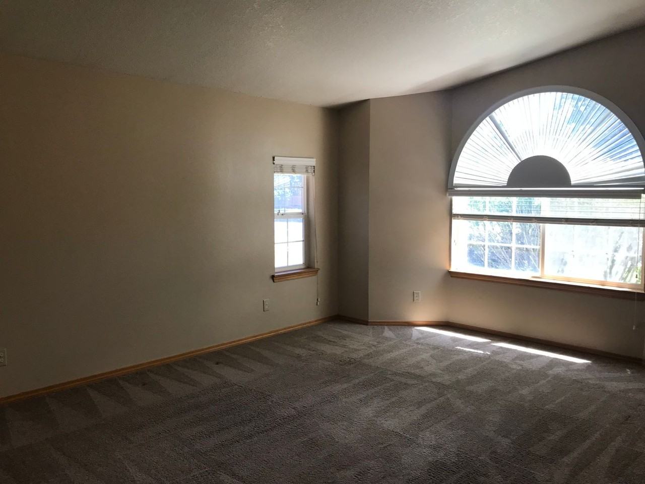 1728 Ne Mark Ct - Photo 4 of 15