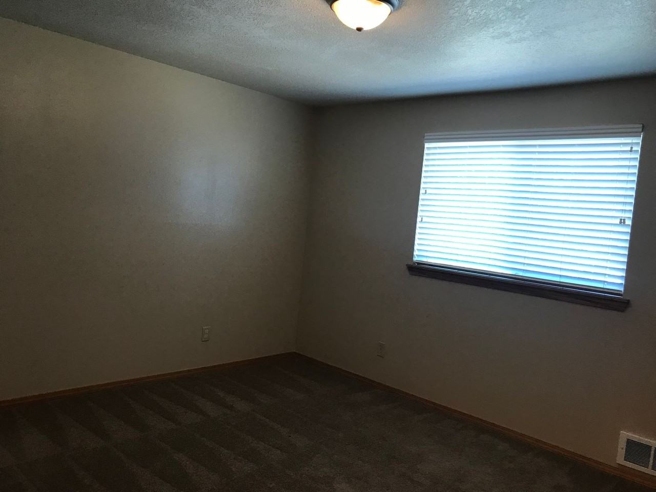 1728 Ne Mark Ct - Photo 6 of 15