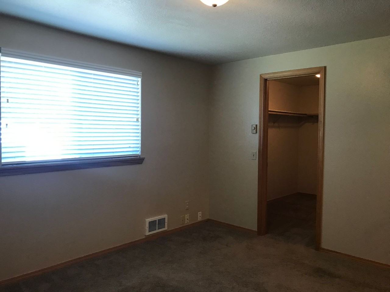 1728 Ne Mark Ct - Photo 7 of 15