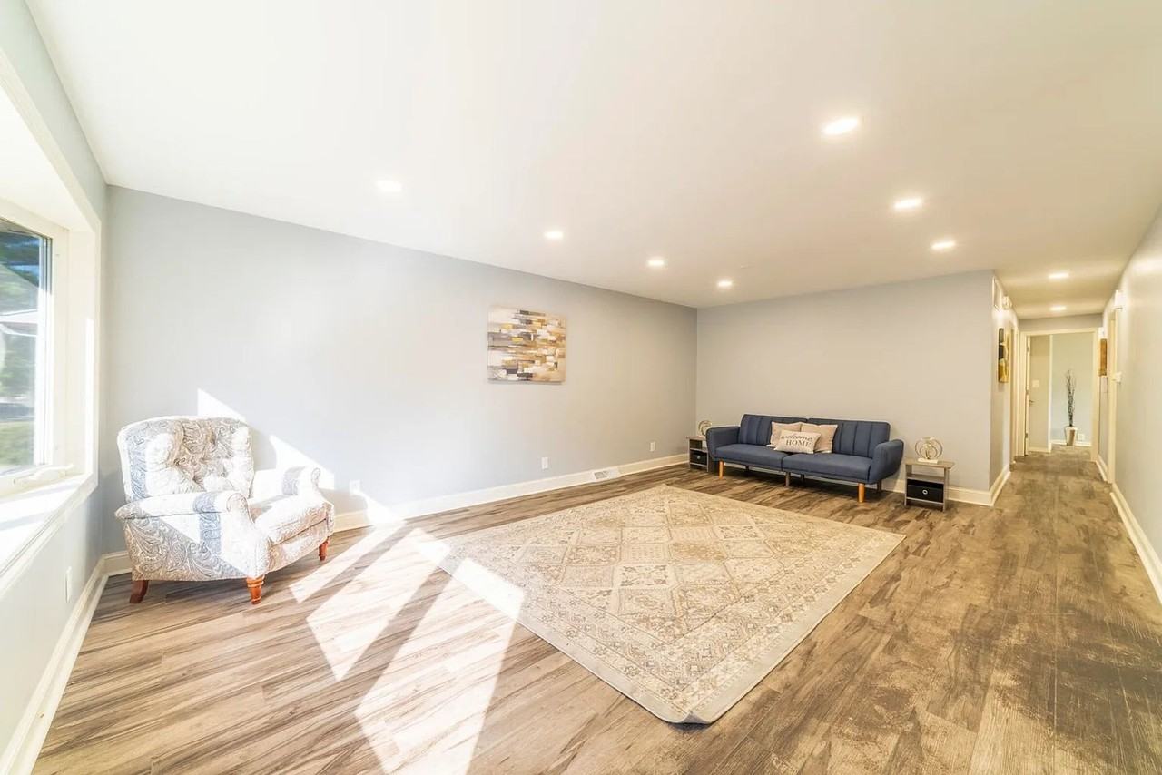 8040 Hemlock Ave - Photo 2 of 8