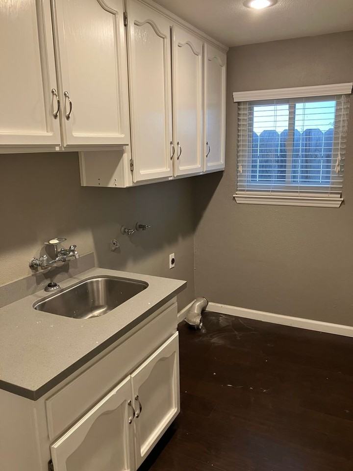 809 Lindsay Dr - Photo 7 of 17