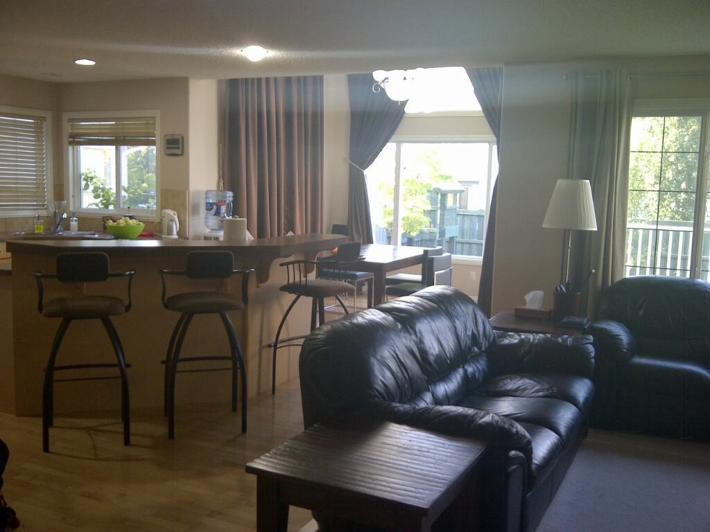 1832 Robertson Crescent Southwest - Photo 3 of 10