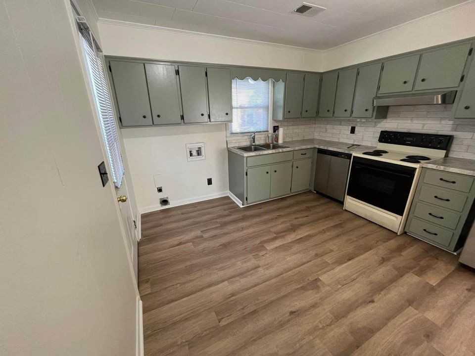 2700 Donald Street - Photo 2 of 5