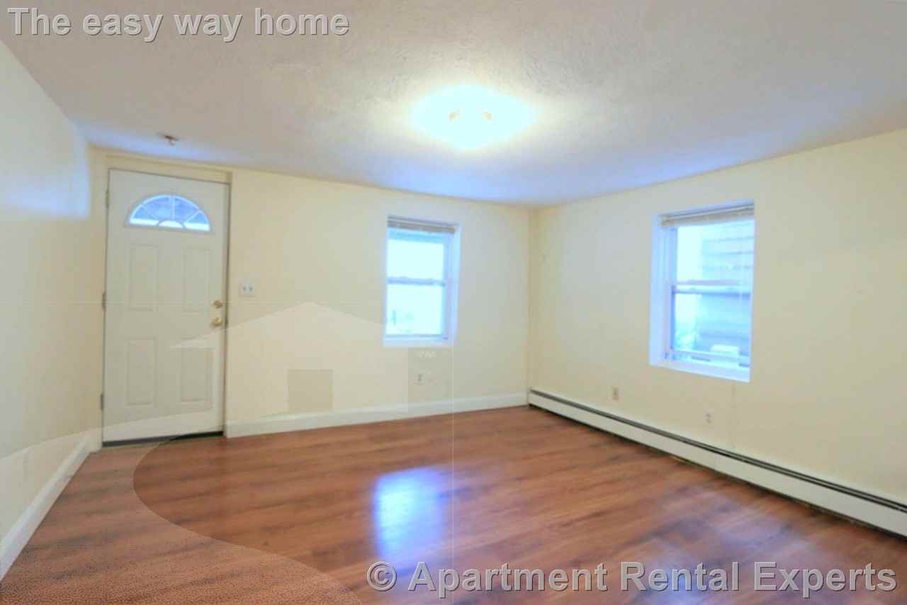 128 Pine St #1 - Photo 5 of 8