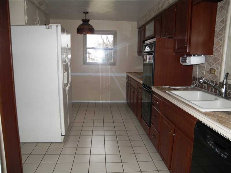 912 Holly Lynne Dr - Photo 3 of 19