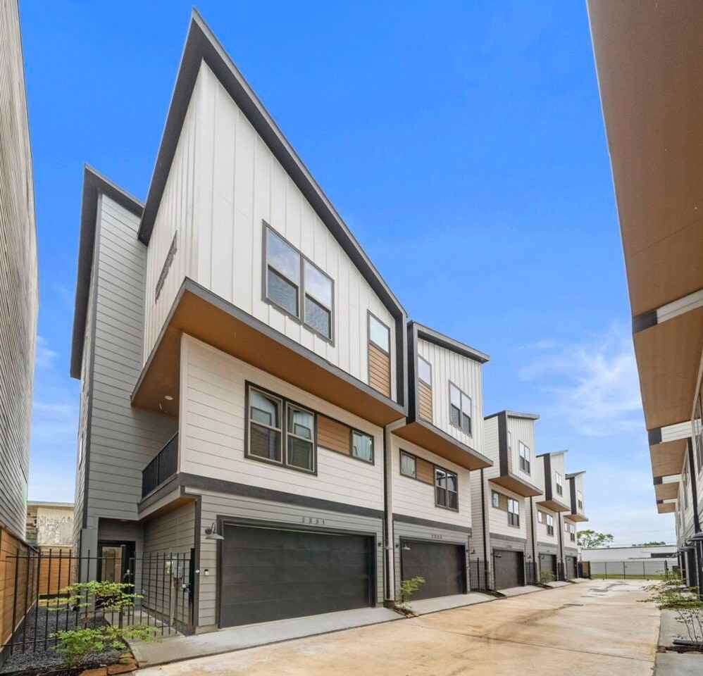 2331 Eagle St - Photo 2 of 26