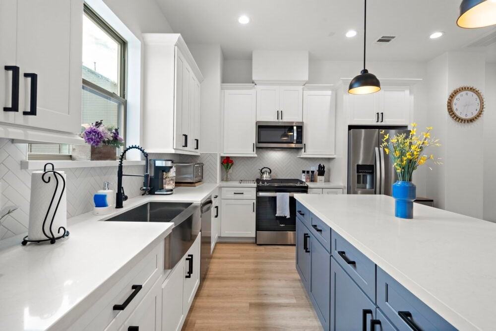 2331 Eagle St - Photo 3 of 26