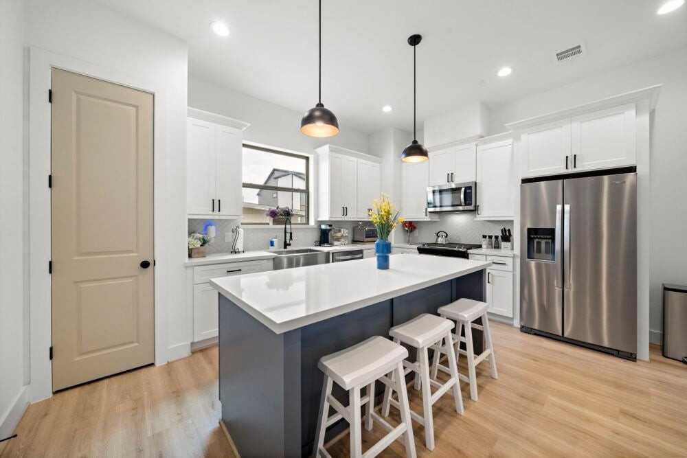 2331 Eagle St - Photo 5 of 26