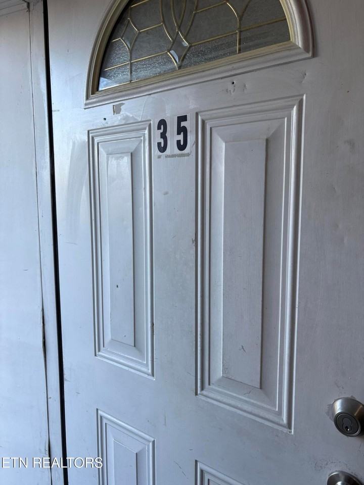 162 E Race St - Photo 2 of 8