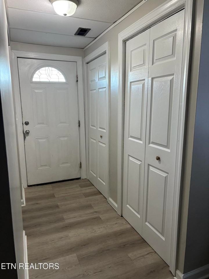 162 E Race St - Photo 3 of 8