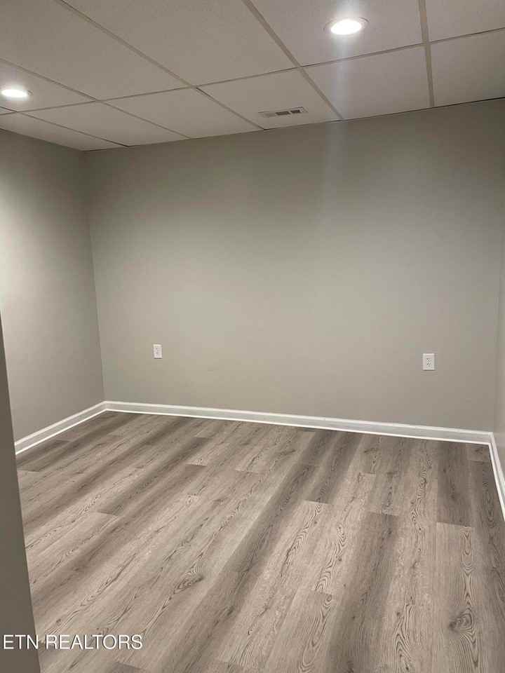 162 E Race St - Photo 7 of 8