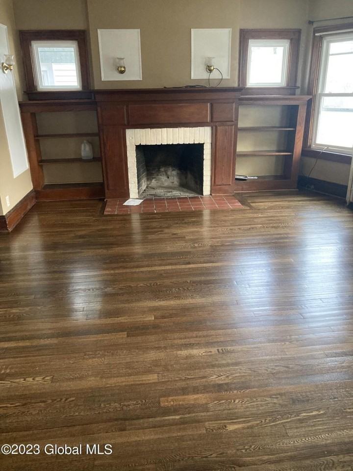 73 Hollywood Ave - Photo 3 of 13