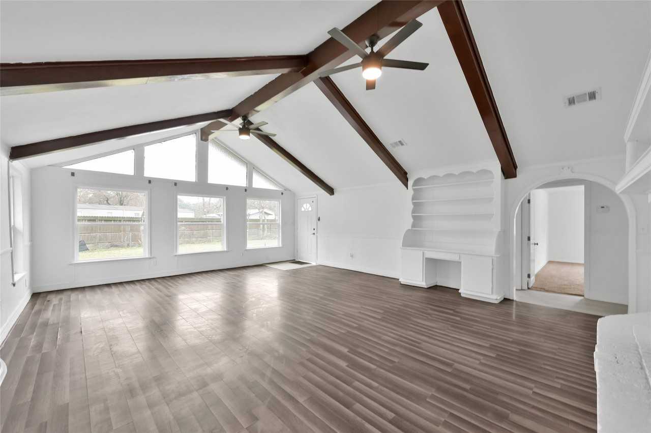 29906 Hunters Rd - Photo 4 of 22