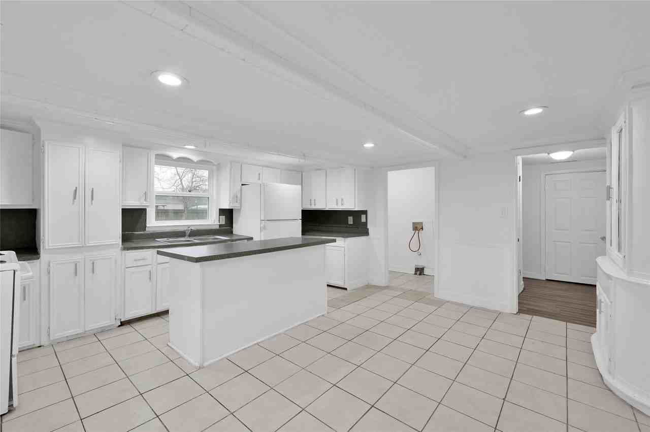 29906 Hunters Rd - Photo 7 of 22