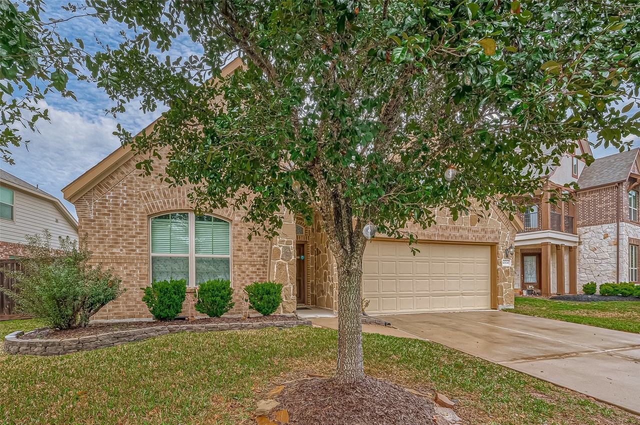 10534 Paula Bluff Ln - Photo 3 of 50