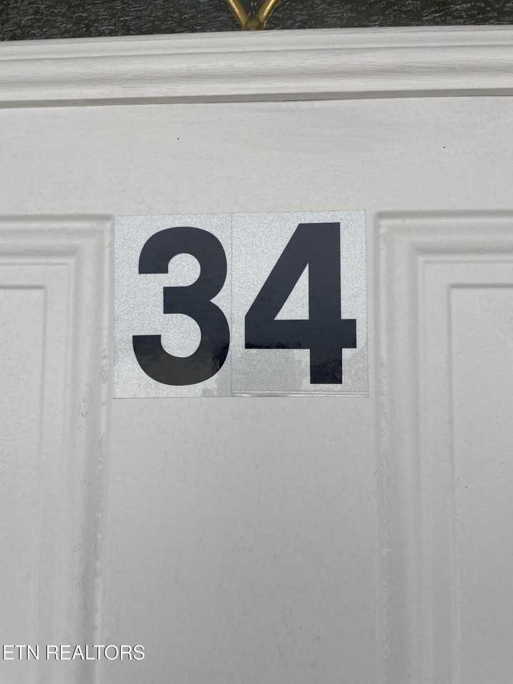 162 E Race St - Photo 2 of 5