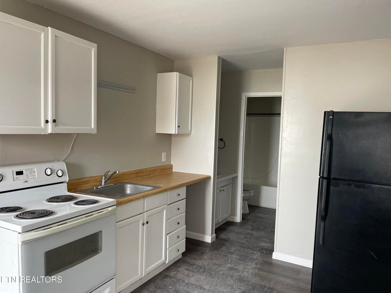 162 E Race St - Photo 4 of 5