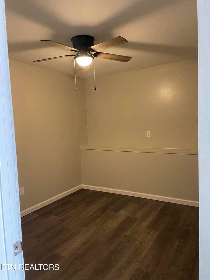 162 E Race St - Photo 5 of 5