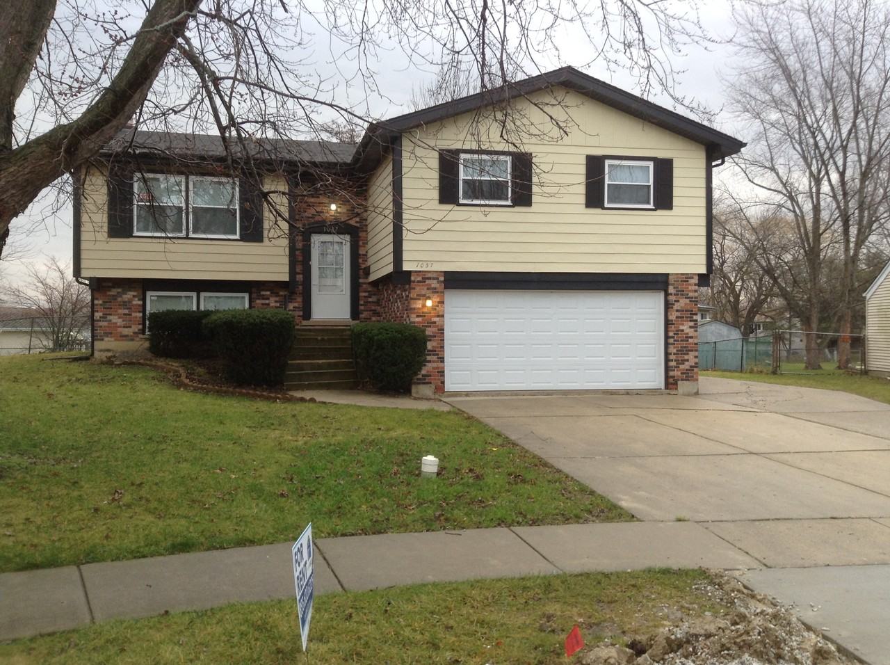 1037 Brockhurst Ct - Photo 2 of 10