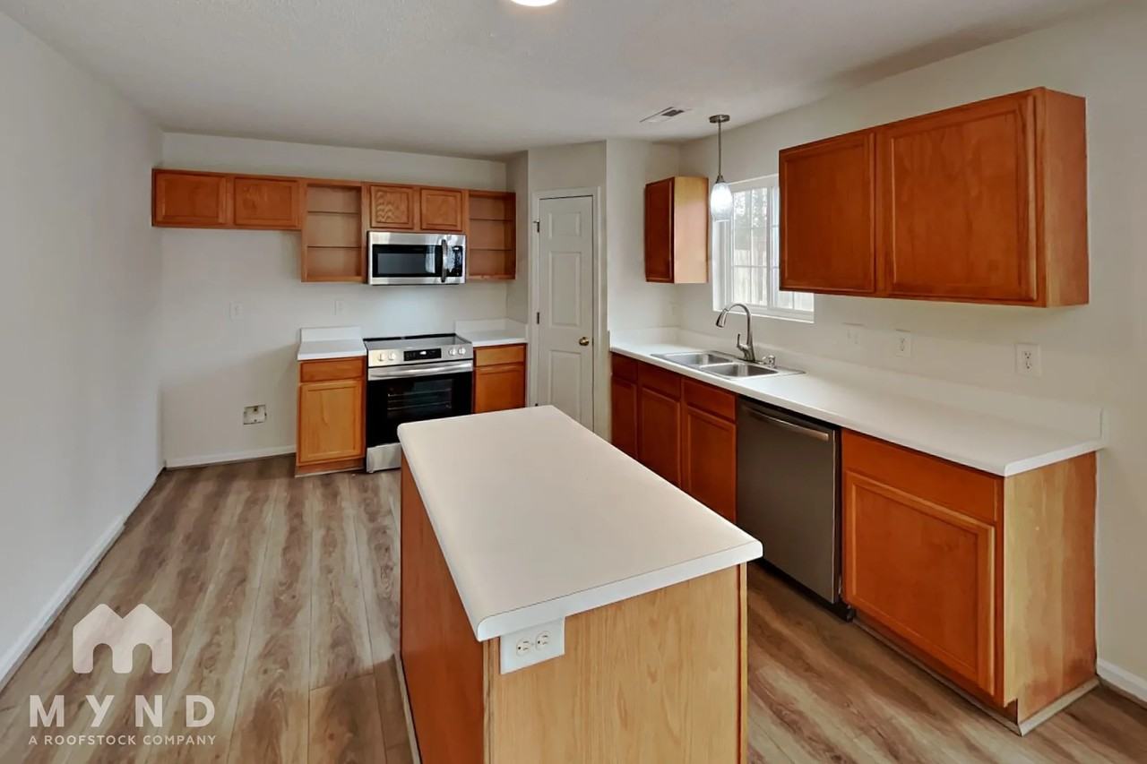 2668 Ninfield Dr - Photo 2 of 25