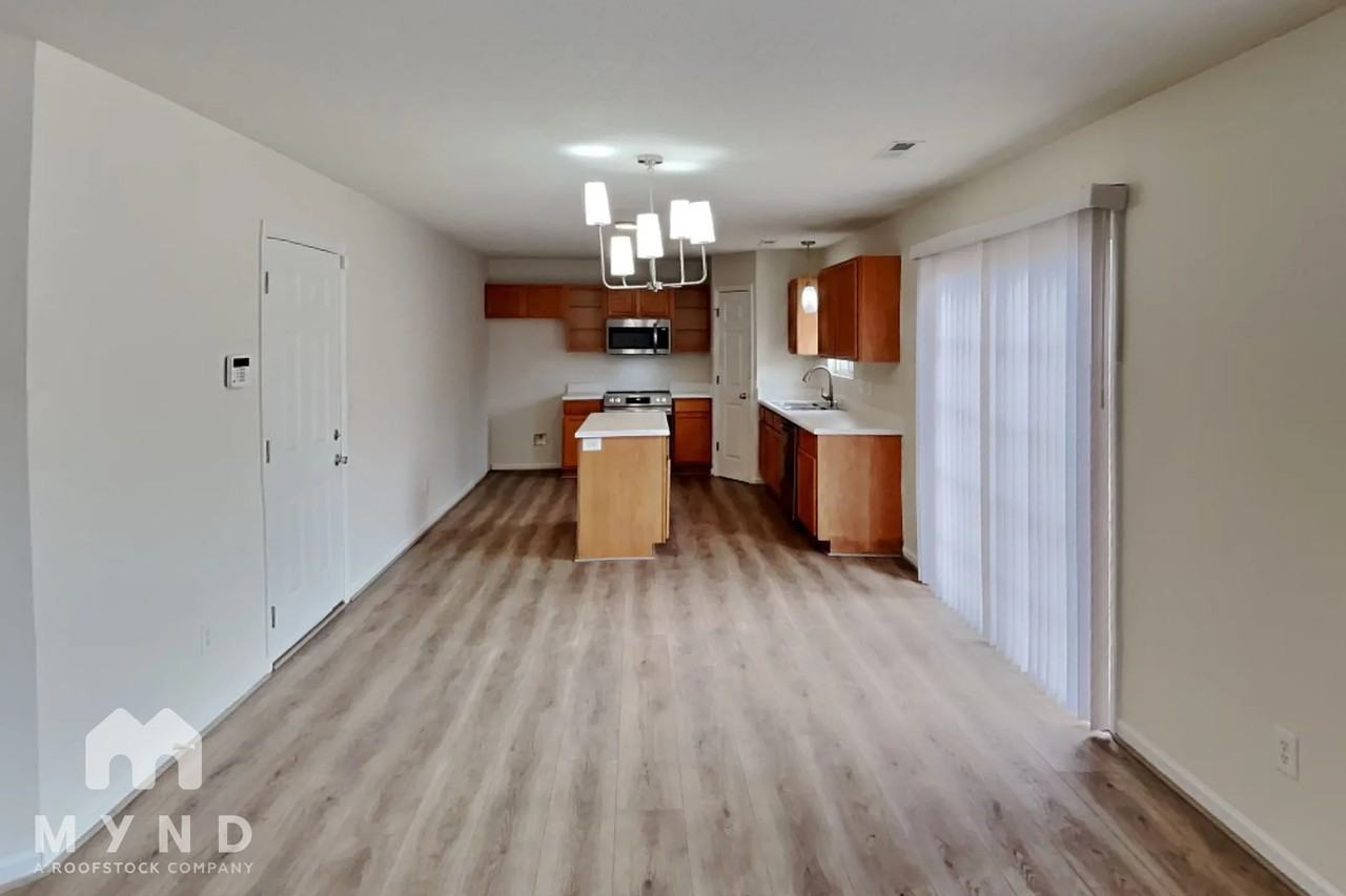 2668 Ninfield Dr - Photo 3 of 25