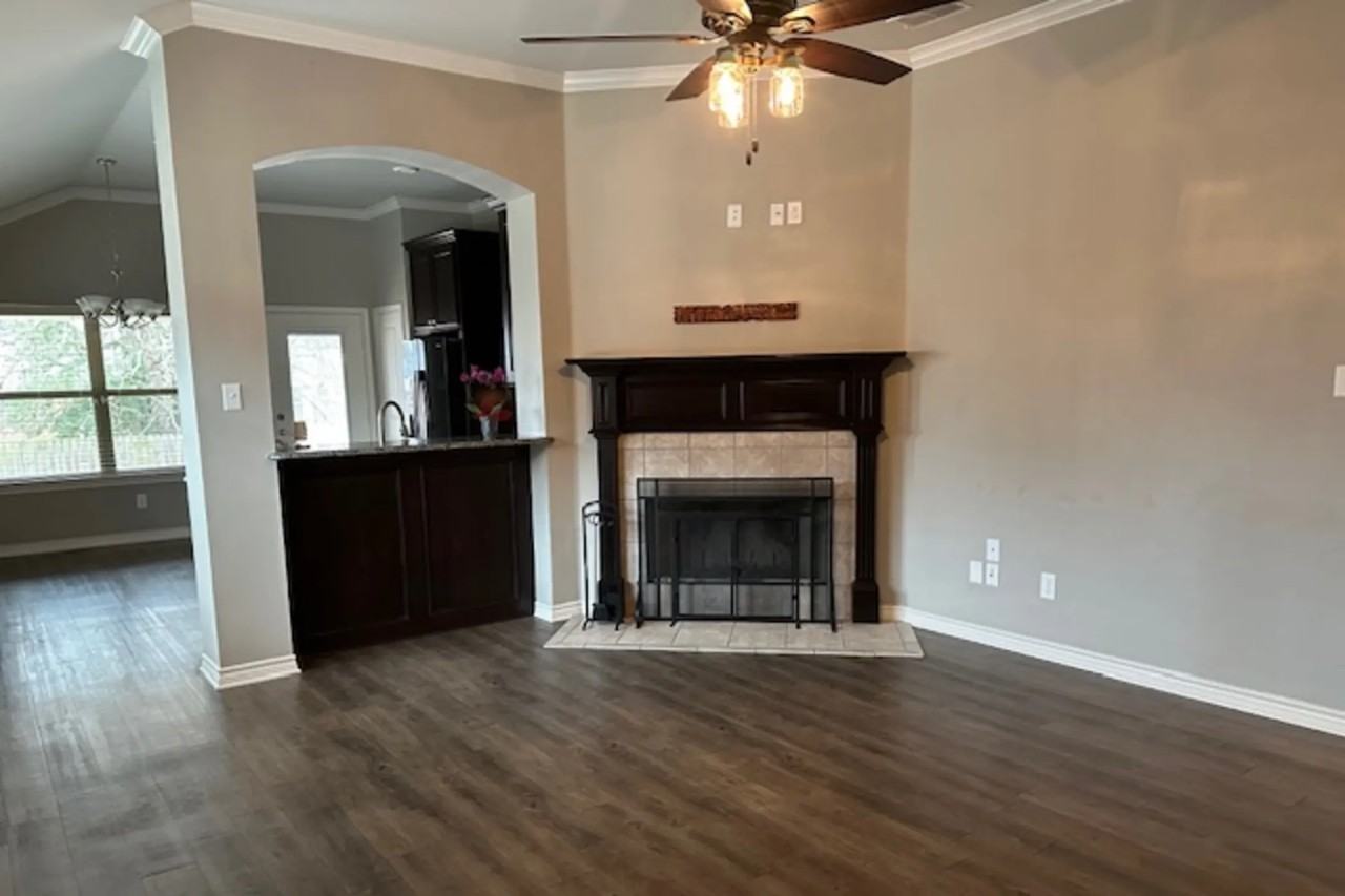 401 Molly Ln - Photo 2 of 20