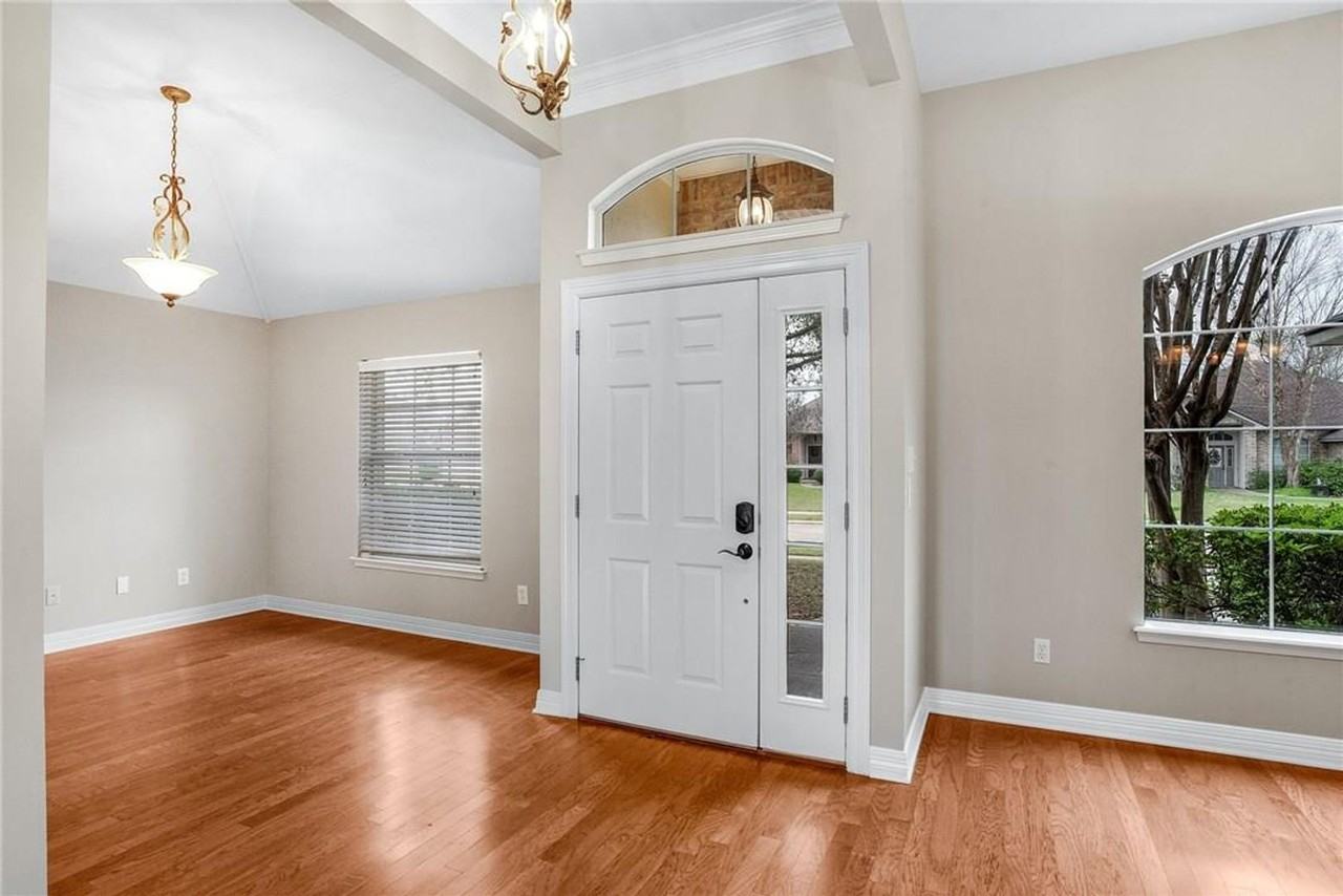 328 Fletcher Dr - Photo 2 of 20