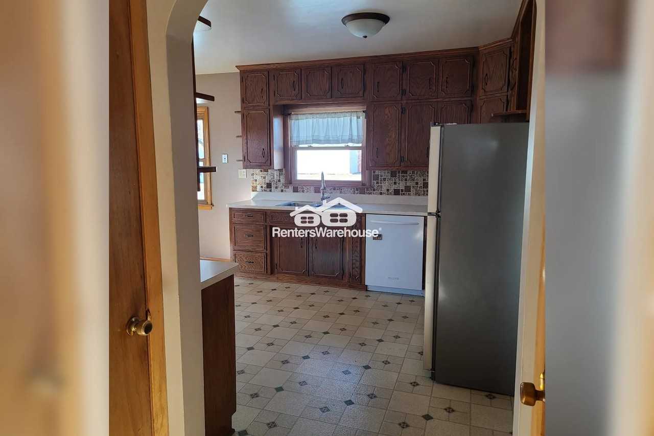 1849 27th St N - Photo 2 of 16